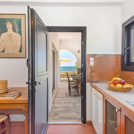 Villa Beachfront Elsa-90m To Main Square