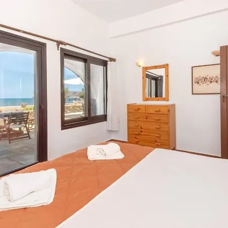 Beachfront Elsa-90m To Main Square *