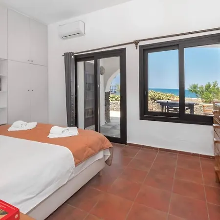 Beachfront Elsa-90m To Main Square *
