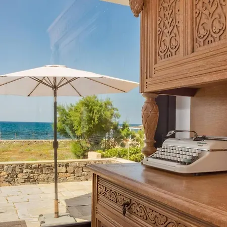 Beachfront Elsa-90m To Main Square Villa