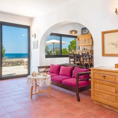 Beachfront Elsa-90m To Main Square Villa *
