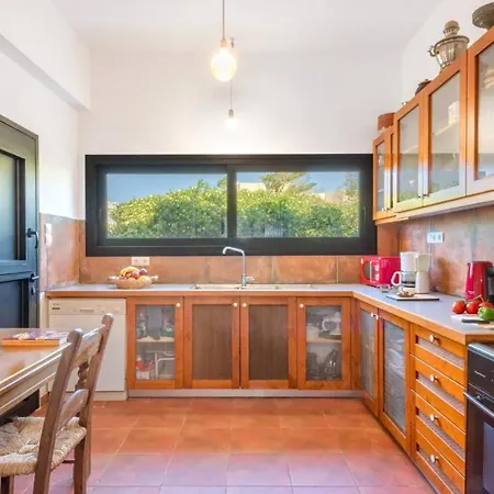 Beachfront Elsa-90m To Main Square Villa *