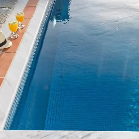 Beachfront Elsa-90m To Main Square Villa *