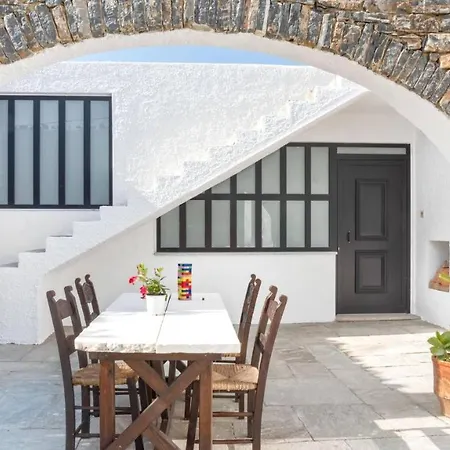 Villa Beachfront Elsa-90m To Main Square *